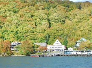 十和田湖的湖邊旅舍/李柏壯攝