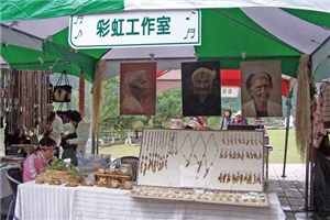 創意文化市集之一的彩虹工作室作口/古煥森攝