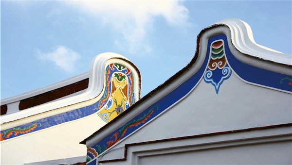 講究的屋脊及彩繪/小郭攝