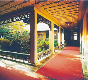 迴廊夕照，光影流轉/陽明書屋提供