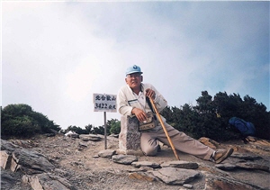 戴國健校長登上海拔3422公尺的北合歡山/戴國健提供