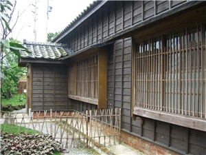 郭教授亦常為古老日式建築請命、修復。圖為黃金博物園區著名的四連棟/中治環境造型顧問是供