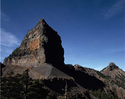 巍峨的世紀奇峰—大霸尖山/雪管處提供，安世中攝