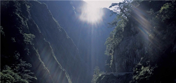 原始深邃的霧鹿峽谷，蘊育了部落最原始的天籟/陳曉洋攝