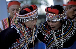 布農族婦人用動聽的歌聲彼此應和著/陳曉洋攝