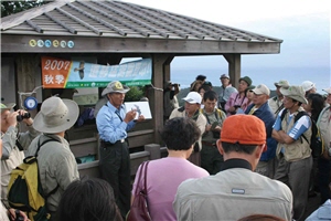 2007年秋季社頂凌霄亭賞鷹活動，小朋友也熱情地參與互動/墾管處提供