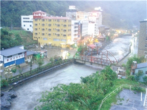 鐵橋沖毀前的畫面/Emma攝