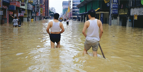 2001年納莉風災的台北市容/戴進元攝