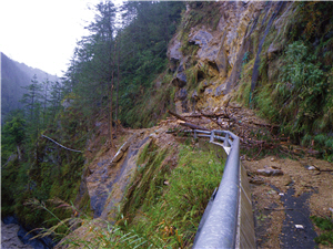 薔蜜颱風造成武陵窄谷坍方的情形/張燕玲攝
