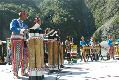 音樂，也是讓遊客體會國家公園之美的一種方式。圖為著名的太魯閣峽谷音樂季/太管處提供，林茂耀攝