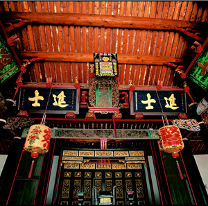 金門則是因為戰地的關係，相關建設原本就受限，沒有土地開發的炒作，各個傳統聚落才順利、完整的保留下來/金管處提供