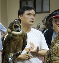 從事鳥類研究已有16年的姚主任，對於鳥類的喜愛早已昇華成「愛鳥及屋」的境界/姚正得提供