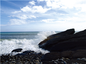 海水與大自然的終年刻劃造就出種種鬼斧神工的奇景/洪廣智攝