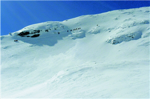 許多在平地理所當然的事物,在山上都變成非常困難,在幾千公尺海拔的高山上,有太多難關要克服/呂薪緩提供