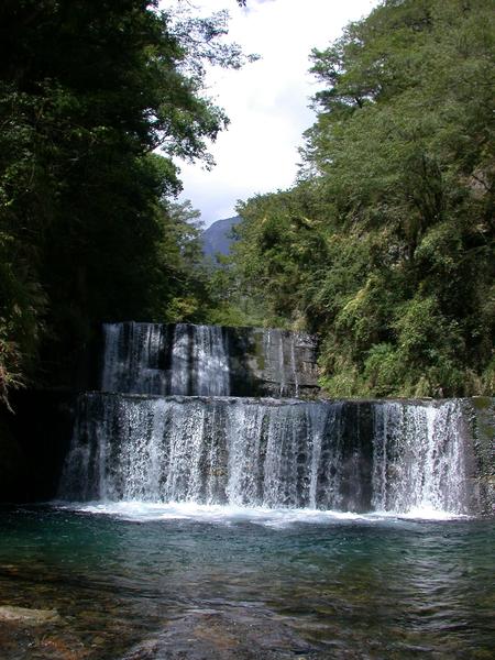 雪霸國家公園將已建好的防砂壩拆除，讓鮭魚個體可以自由來去。經後續追蹤，此一措施對於改善台灣櫻花鉤吻鮭基因劣化的問題成效極佳／曾晴賢提供