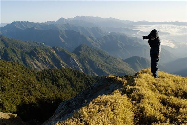 在廣袤無限的自然環境中，許多有心志士肩負起新時代的任務，尋找環境保育、成長共生的契機