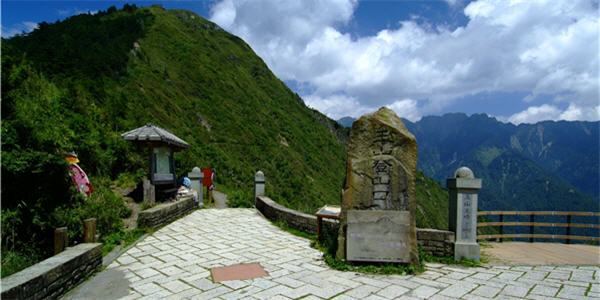 玉山塔塔加鞍部登山口