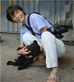 黃教授與黑熊之間的情感建立，是台灣保育界的良好典範／黃美秀提供