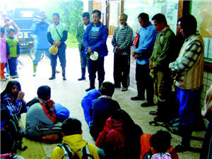 出發前由部落頭目帶領禱告祈求平安／陳智明提供