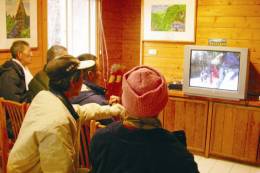 Hikers attempting to climb Syue Mountain must watch a video on safety regulations before they start their endeavor