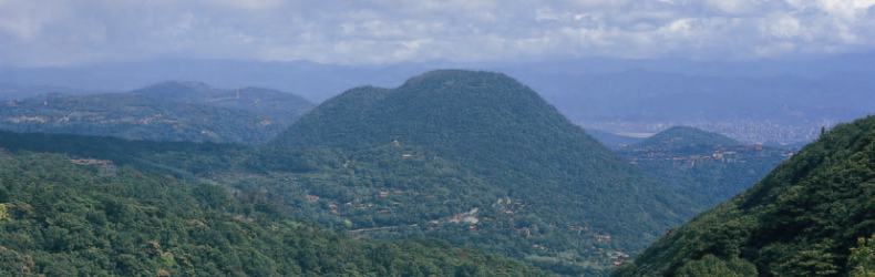 Shamao Mountain is sulfuric fumaroles in west of Mt. Chishing, and around many natural sulfur