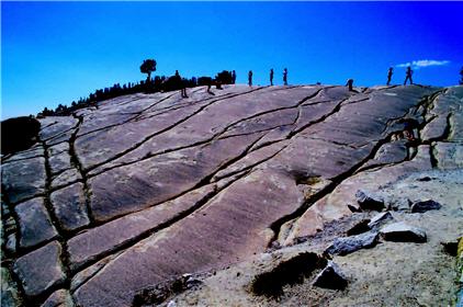 A spectacular view of granite topography can be enjoyed from the Olmsted Point of the Yosemite National Park. 