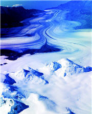 Patagonia is one of the few primitive landforms in the world. Its average height is 2000 to 3000m, covered with mountains, valleys, glaciers and waterfalls