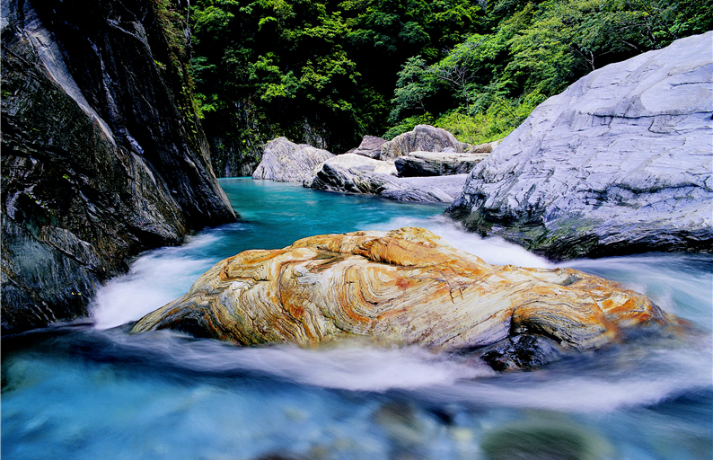 Tong-Li Villages siton the hill top by upstream of Shadadang Creek. (by Shu-hao Hsu, provided by TNP)