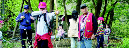 In the Ecotourism to Tapangu Village, one can try the traditional Tsou archery.(by Su-yun Dai)