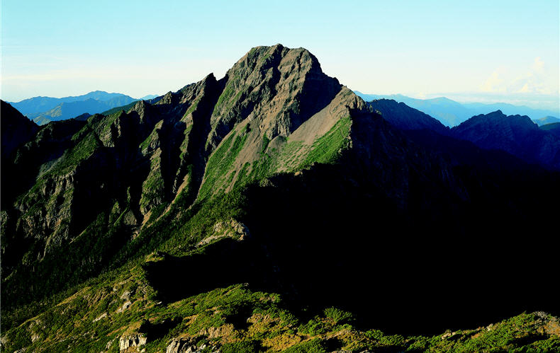 Mr. Ming-ching Chuang was the person who took the pictures in Beauty of Yushan. The pictures he took perfectly catch the beauty of mountains in different seasons, changing clouds, flowers and birds.
