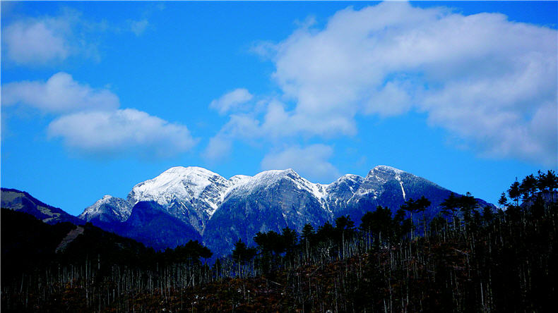 One can never feel the infinity of Shengling Ridge without personally visiting it.