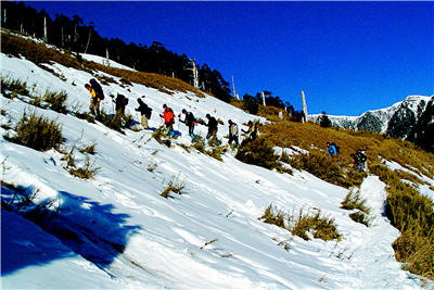 The filming crew on their way to Black Forest: A scene of a few minutes may take nearly a hundred folds of time. / Photo taken by Yan-ling Jhang