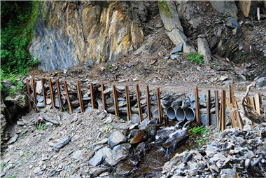 Dalu Forest Road in SPNP is being repaired as efficiently as possible by maintaining the original gravel surface that allows tourist to pass./by Wan-ching Lai