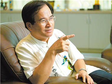 Tainan County Magistrate Huan-chih Su included the Black-Faced Spoonbill Conservation Area in Cigu among Taijiang National Park and has a global vision for wetland conservations./ by Liang-wei Huang.