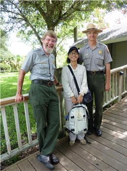 At the invitation of the U.S. State Department, the management of Taiwan's national parks gets to make more exchanges with their U.S. counterparts. The guide by Sam (left) and John (right) makes the visit more fruitful. /Photo provided by Ling Lin.