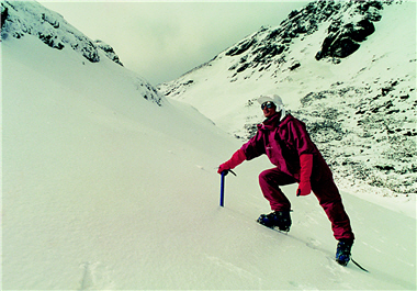 Park rangers always have to carry heavy equipment, but the responsibility on their shoulders is even greater./ by Yunghsien Lin