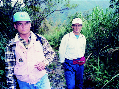 As the mainstays of the Taroko National Park Headquarters, Nobu (left) and Buya have risked their lives together patrolling the mountains. They look forward to newcomers to join the ranks of park rangers. / Photo provided by Buya