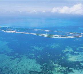 Overlooked from the sky, Dongsha Island looks like a jade on a ring. / Photo provided by Marine National Park Headquarters, taken by Guo-wei Li
