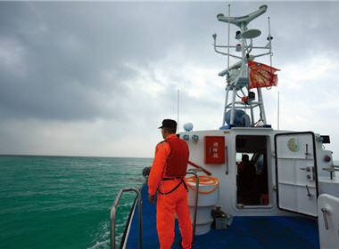 The Dongsha patrol team of CGA is responsible for patrolling Dongsha's sea area. It is their unshirkable responsibility to safeguard the ocean around the island. / by Jin-yuan Dai