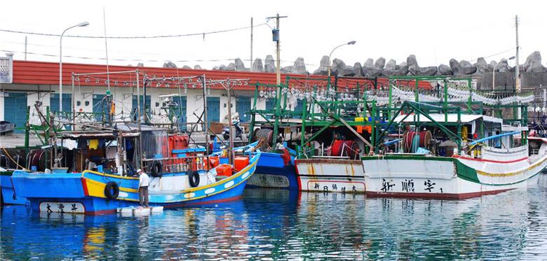 There are warnings to inshore fishing in Taiwan: the fish is gone and catch has greatly plunged. It is common nowadays that the fishing boats don't go to the sea. / by Wan-ching Lai
