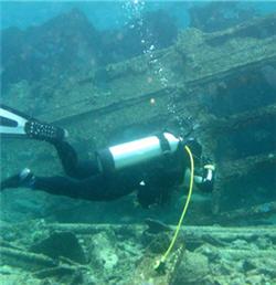 The Marine National Park staff have acquired excellent diving skills, which are a requirement for the job. ／Photo provided by Yi-chuan Chiu