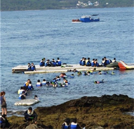 Kenting is a must-visit spot for divers. If the concepts of conservation are not well perceived by the businessman, it will bring great damage and burdens to the sea. / by Yung-chun Tsay