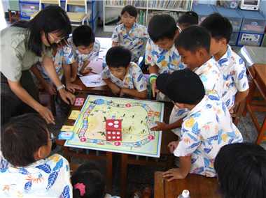 Let children learn the correct conception of bird conservation from playing games is a good way to implement the environmental education. / Photo provided by Kenting National Park