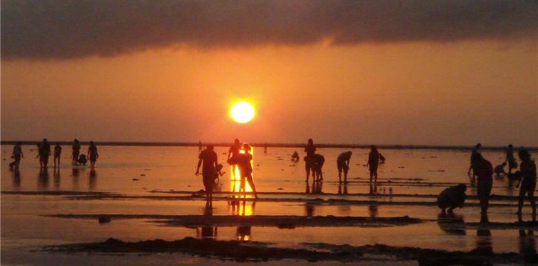 We should cherish and respect the Nature so this beautiful scene can be preserved.