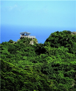 Hanbi Pavilion at Sheding Nature Park is one of the best bird-watching sites in the Eagle Festival in Kenting National Park each autumn. ／Photo provided by KTNP