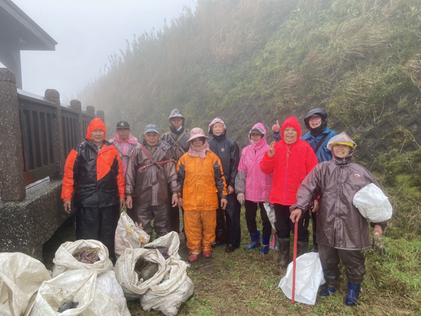 今年2025年陽管處邀請圓山里、店子里及興華里約20位筍農共襄盛舉，自大屯山車道兩側箭竹林清理出數十袋垃圾，讓箭竹生長的環境回歸乾淨