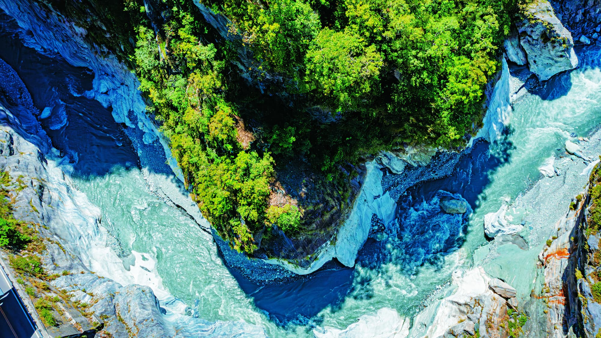 導演李振棠帶領大家從空中俯瞰立霧溪谷