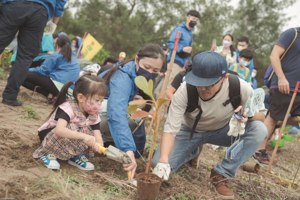 透過植樹活動，擴大社會參與，讓森林復育的種子向下紮根／萬海航運 提供