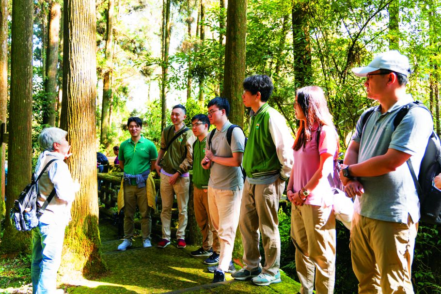 帶領同仁關注環境、生態等議題，將所思所感內化進服務中