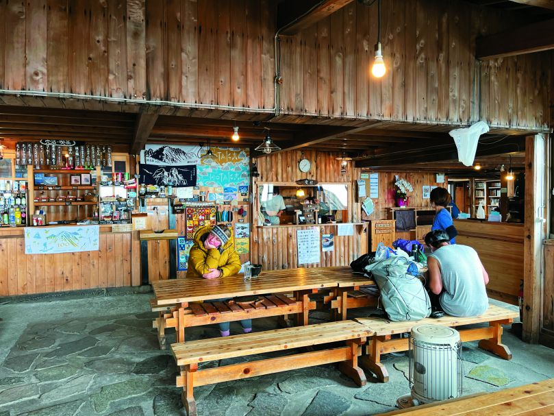 服務櫃檯及賣店休息區